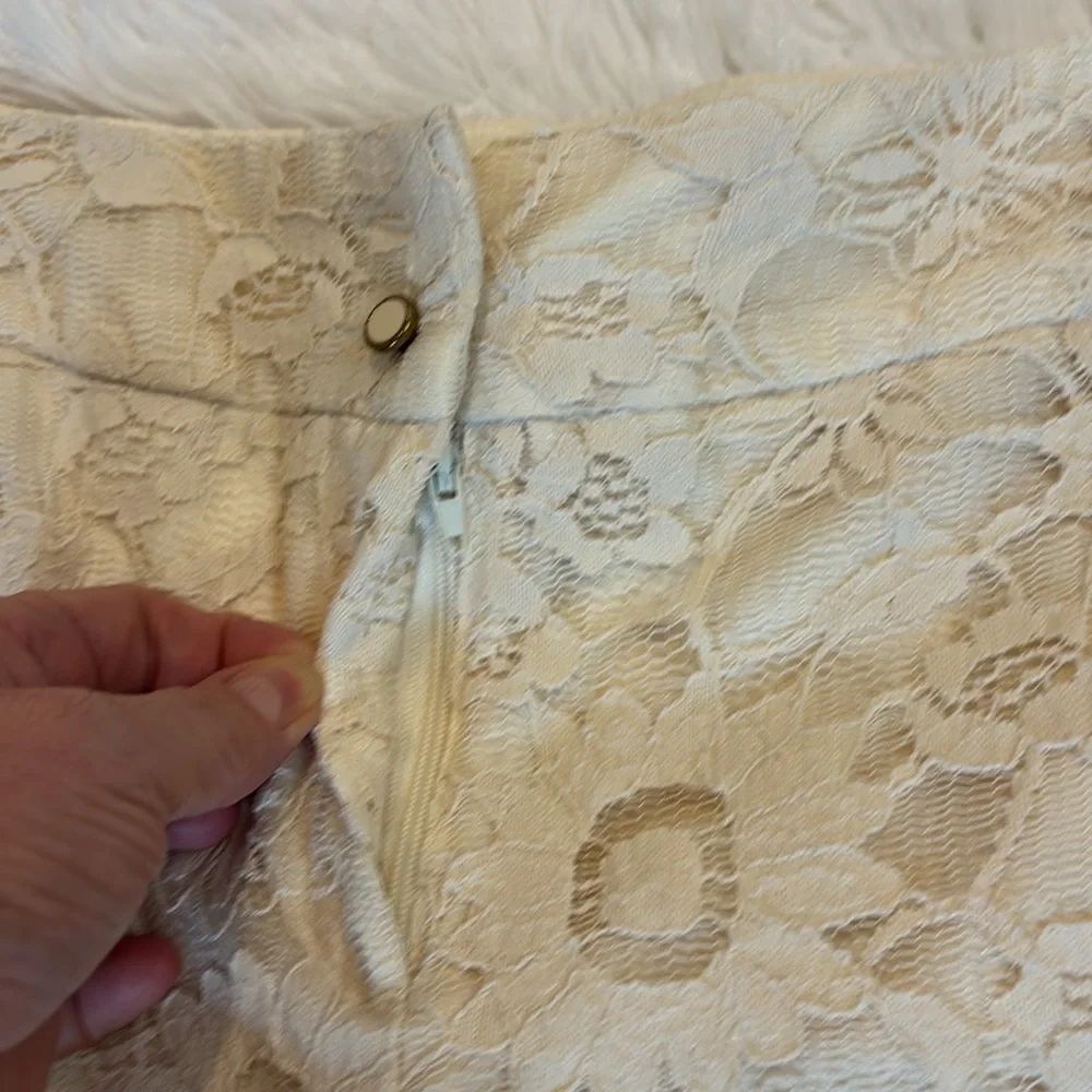 Monteau Lace Shorts Size Large Cream Color